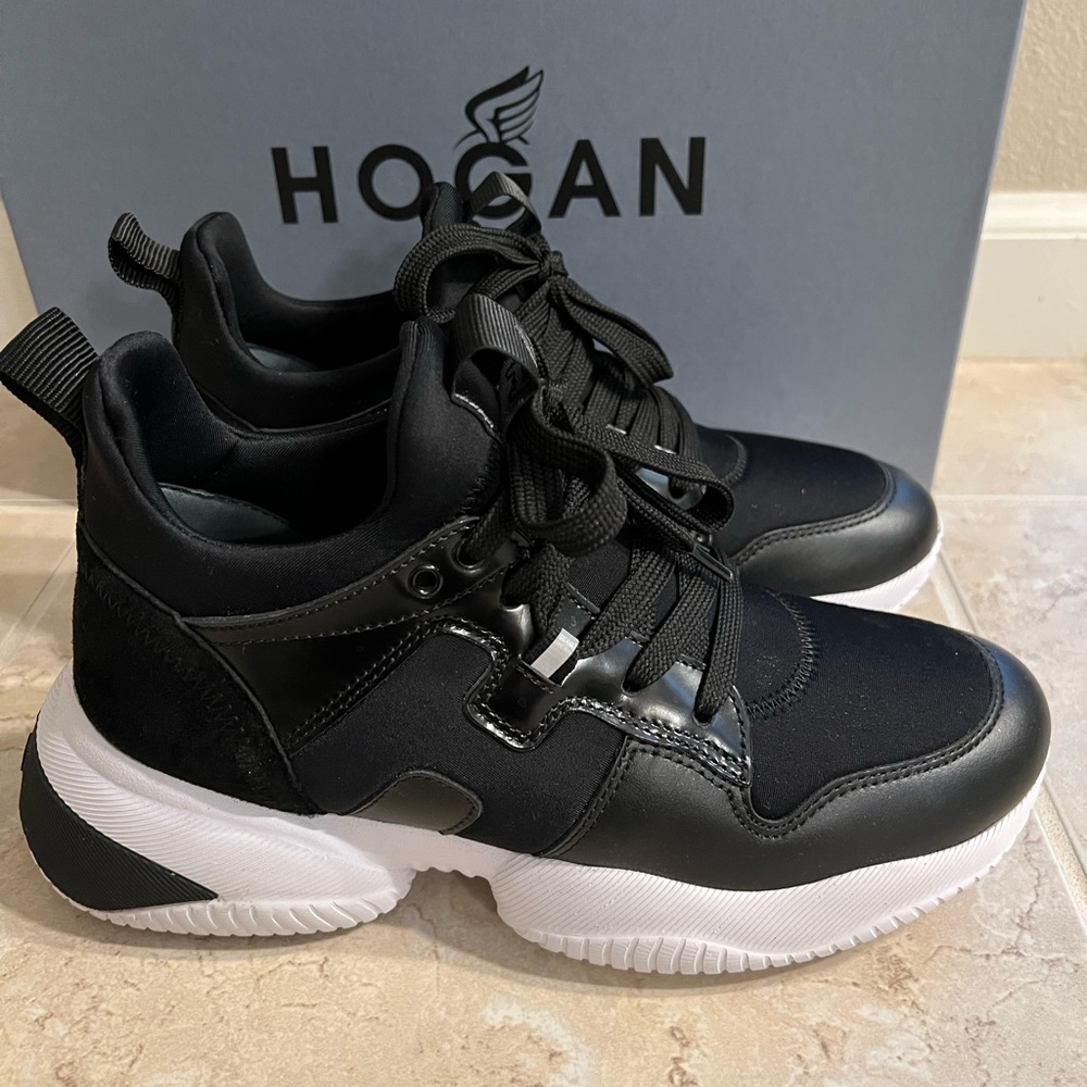 Excellent Condition Hogan Interaction Sneaker Bla… - image 4
